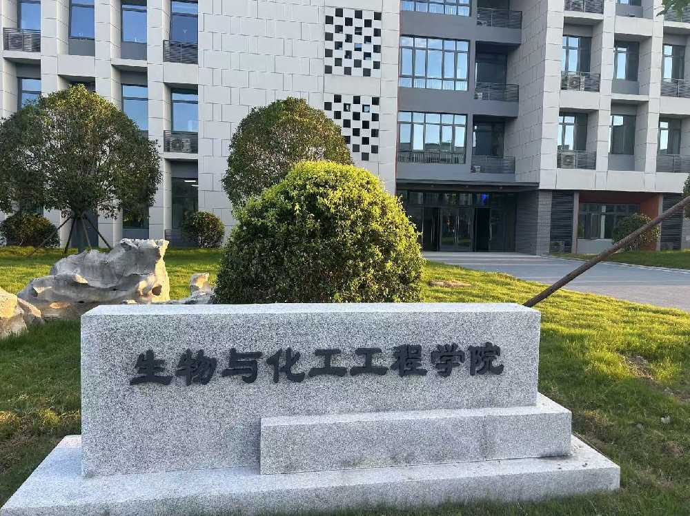 南票区扬州职业大学体育场高杆灯项目